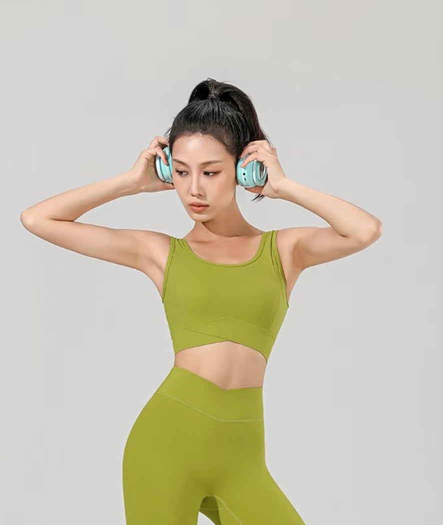 SPORTS BRA WITH BACK OPENING