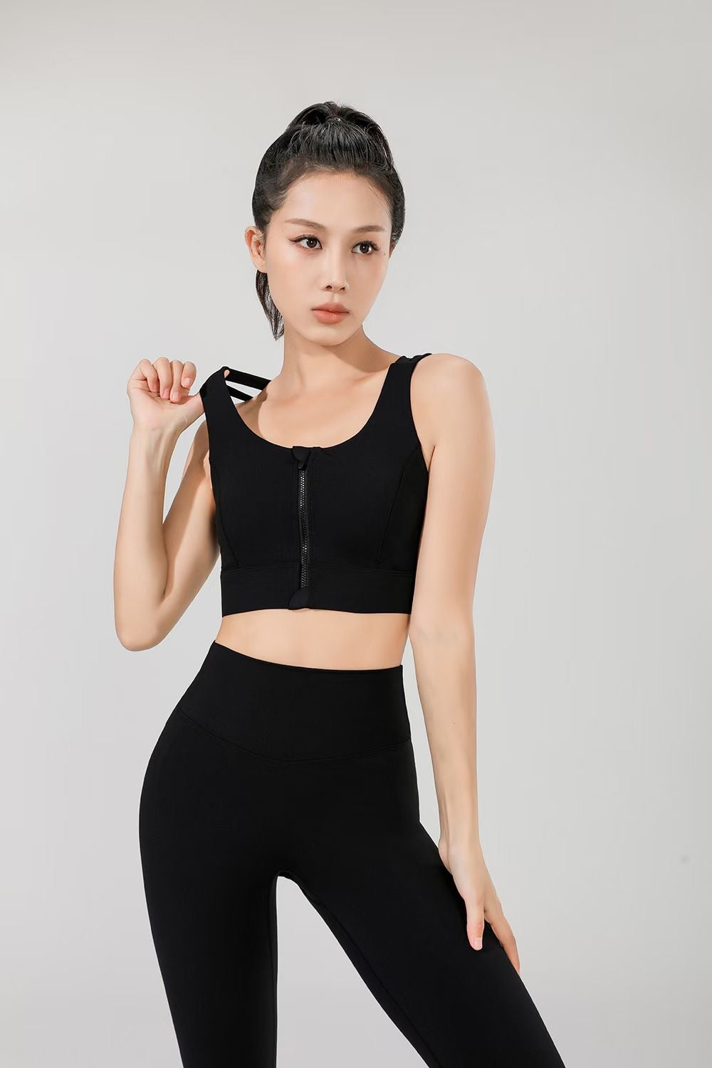 FRONT ZIP SPORTS BRA