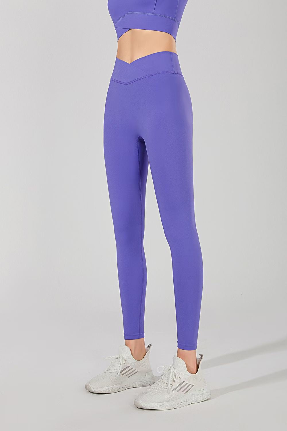 LEGGINGS WITH V-WAIST BAND