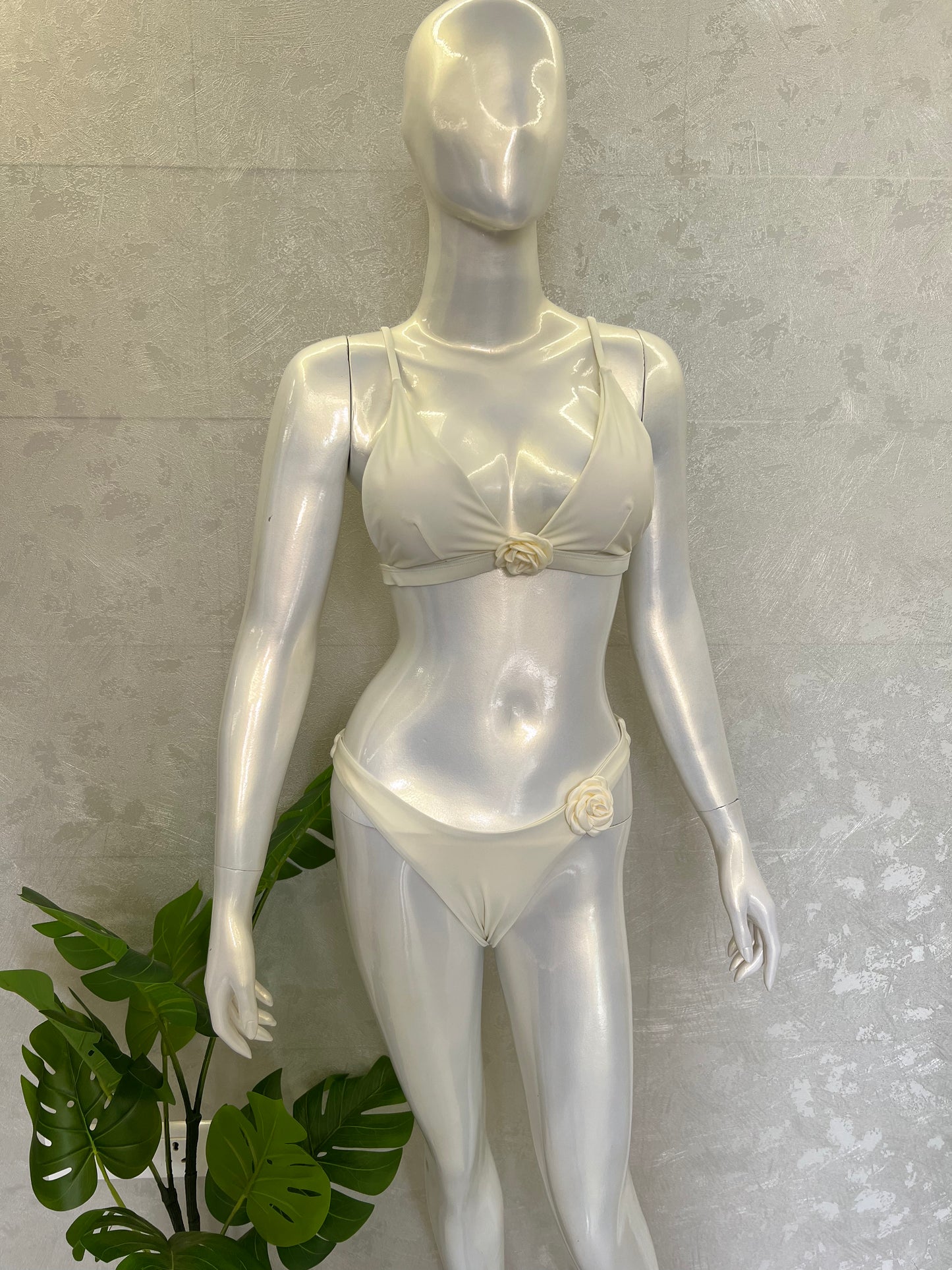 BIKINI WITH FLORAL DETAIL