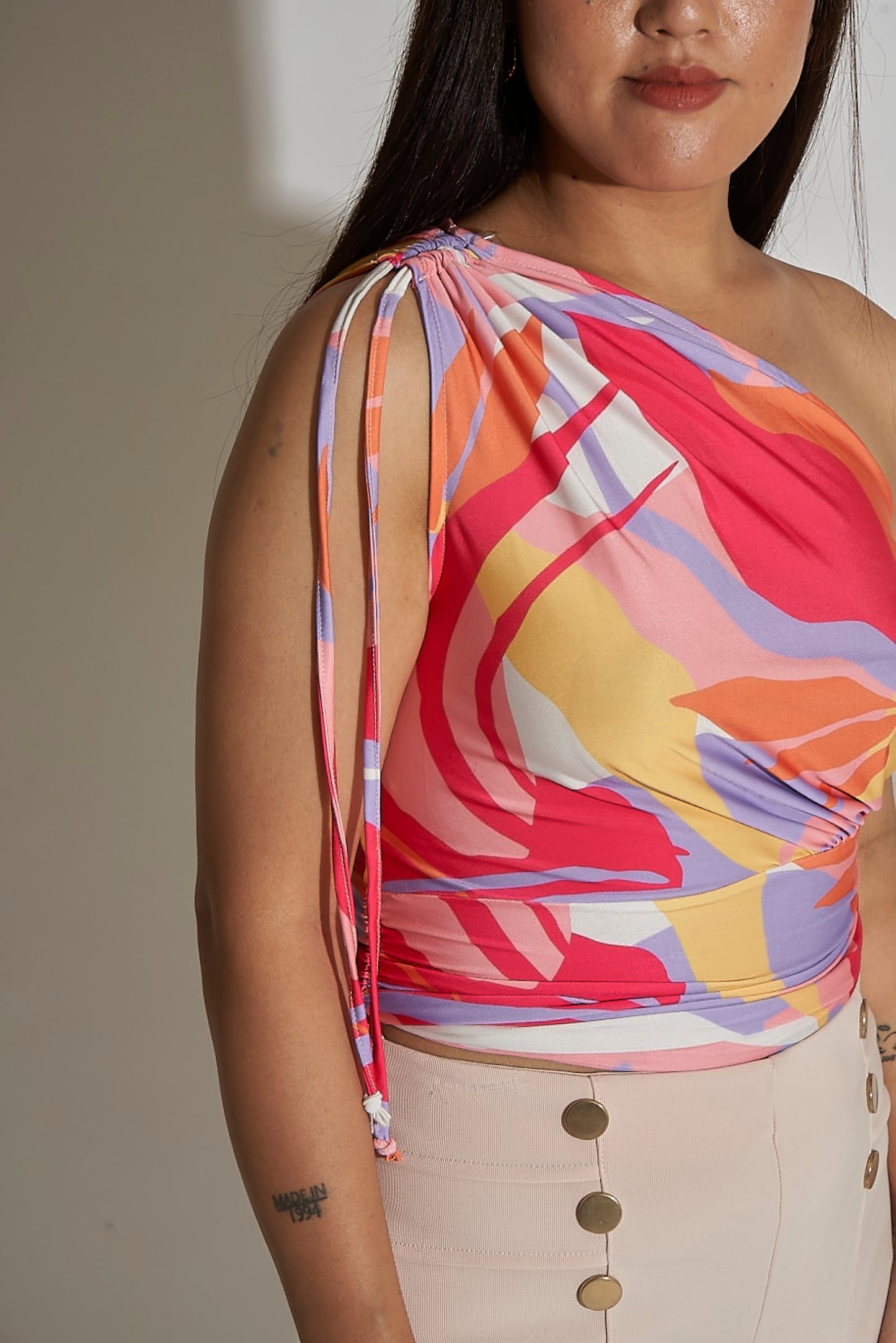 ONE SHOULDER GATHERED TOP