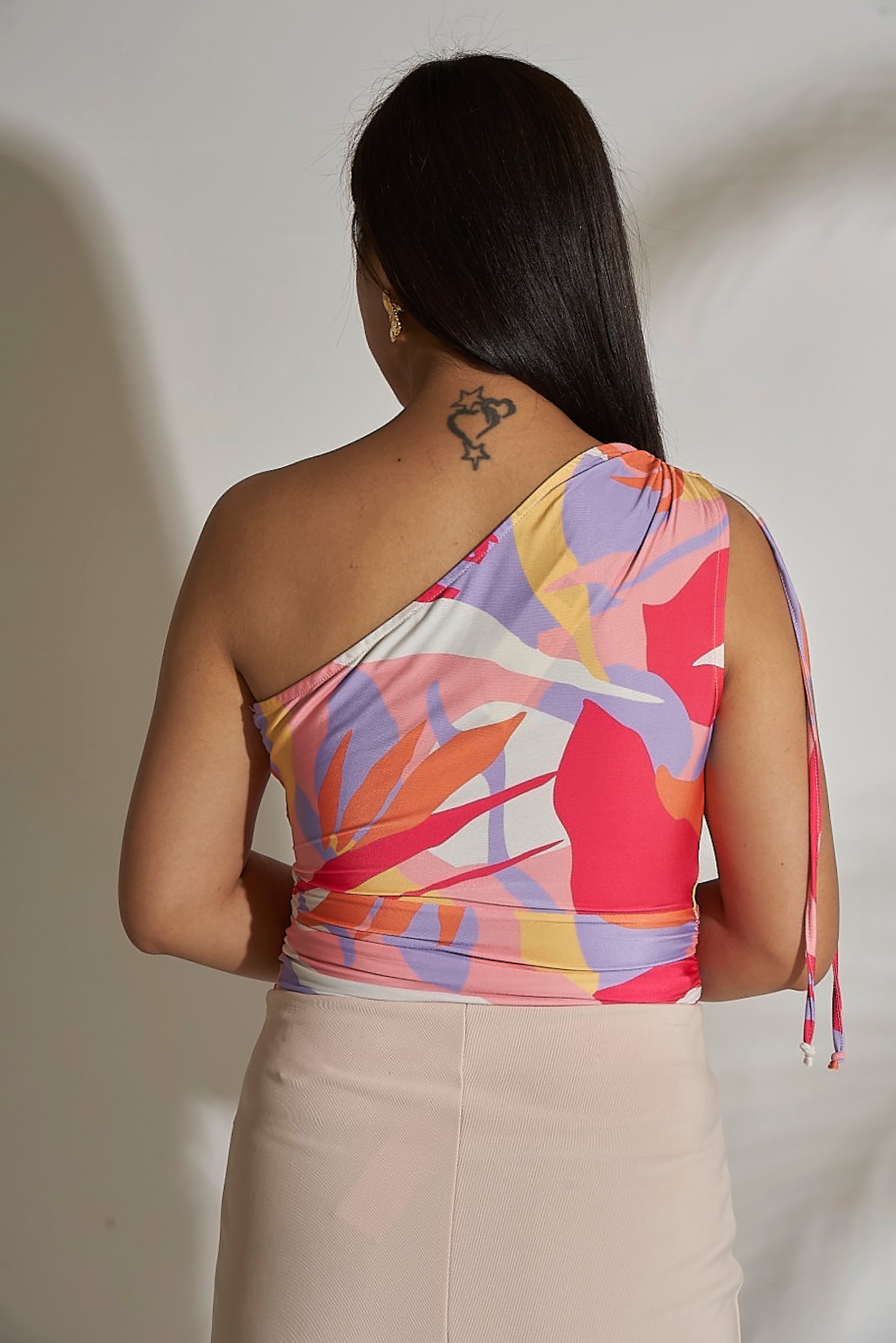 ONE SHOULDER GATHERED TOP