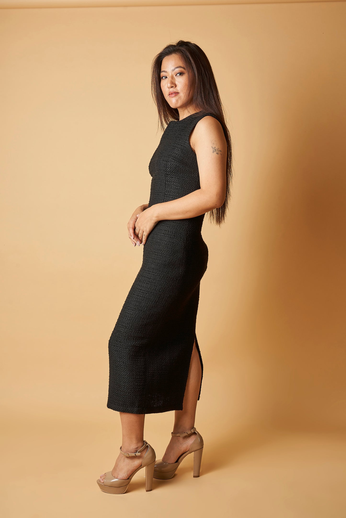 SLEEVELESS MIDI DRESS
