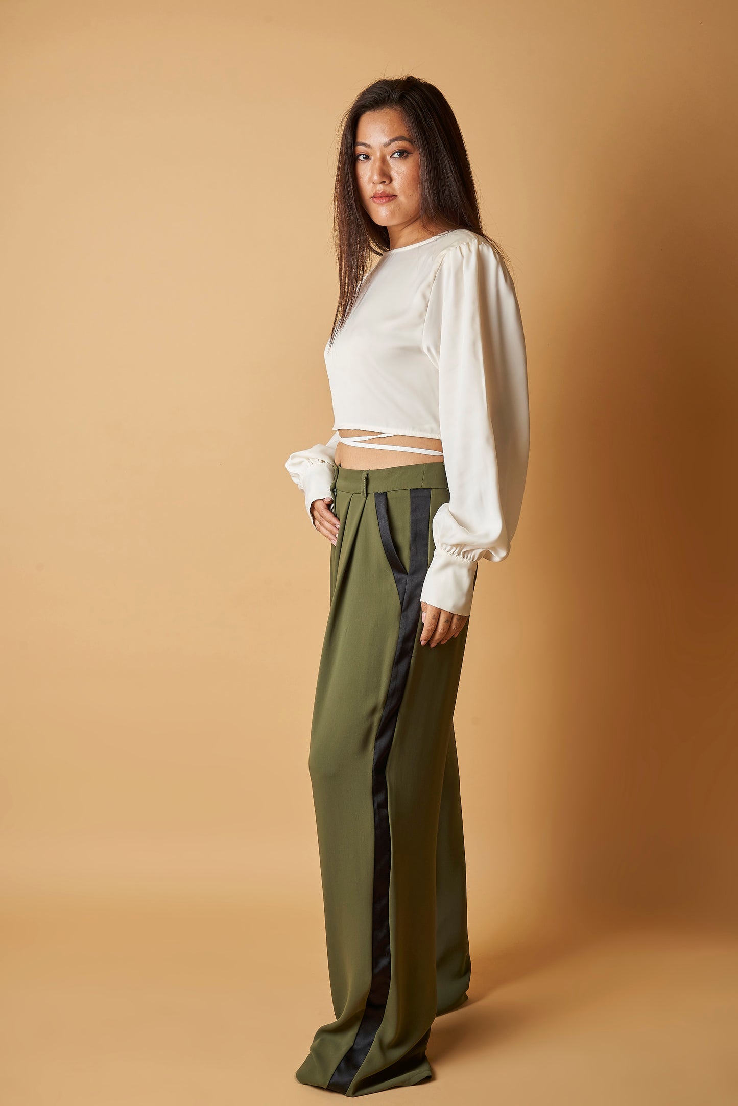 SOLID PLEATED PANTS WITH SIDE STRIPES